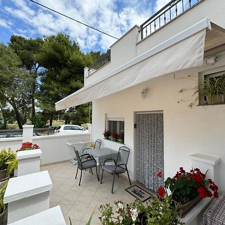 Studio Apartments With Terrace Near Sea - Angela'S Apartments Задар Екстериор снимка