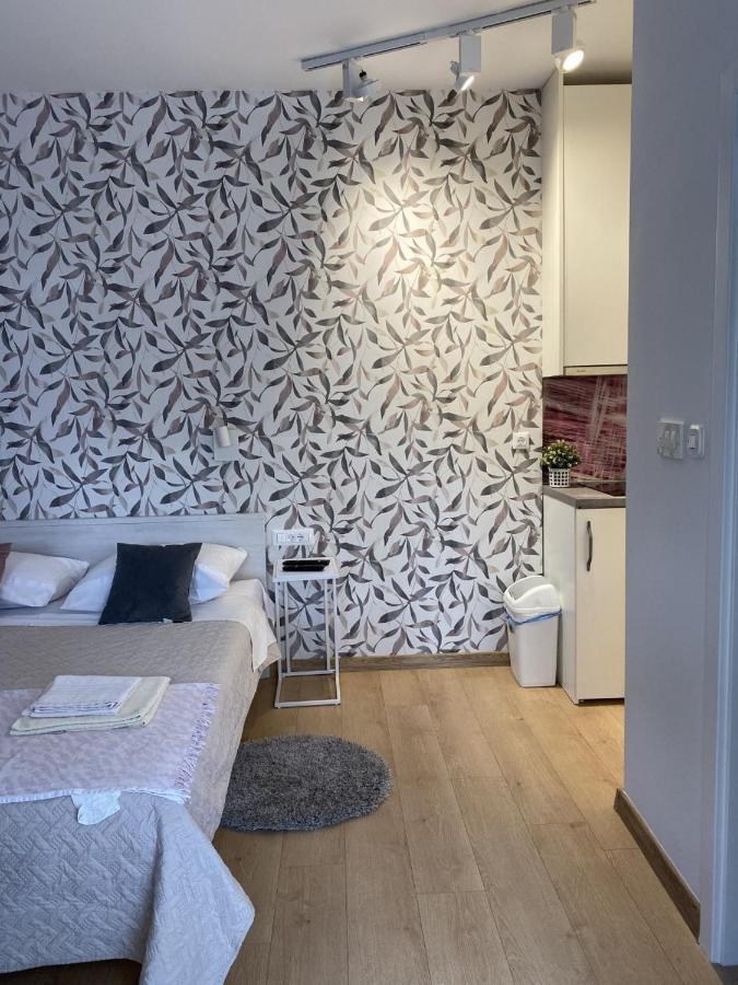 Studio Apartments With Terrace Near Sea - Angela'S Apartments Задар Екстериор снимка