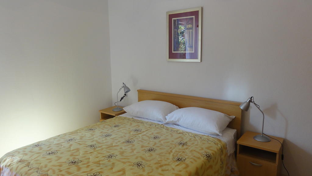 Studio Apartments With Terrace Near Sea - Angela'S Apartments Задар Стая снимка
